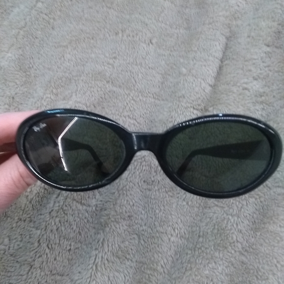 COPY - Ray bans 2 pairs women's oval style black/… - Picture 6 of 13